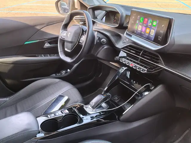 Peugeot 208 view 16