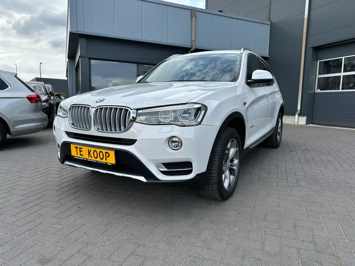 BMW X3 X3-xDrive 2.0i Centennial High-Executive Aut. Lede Wit - 1
