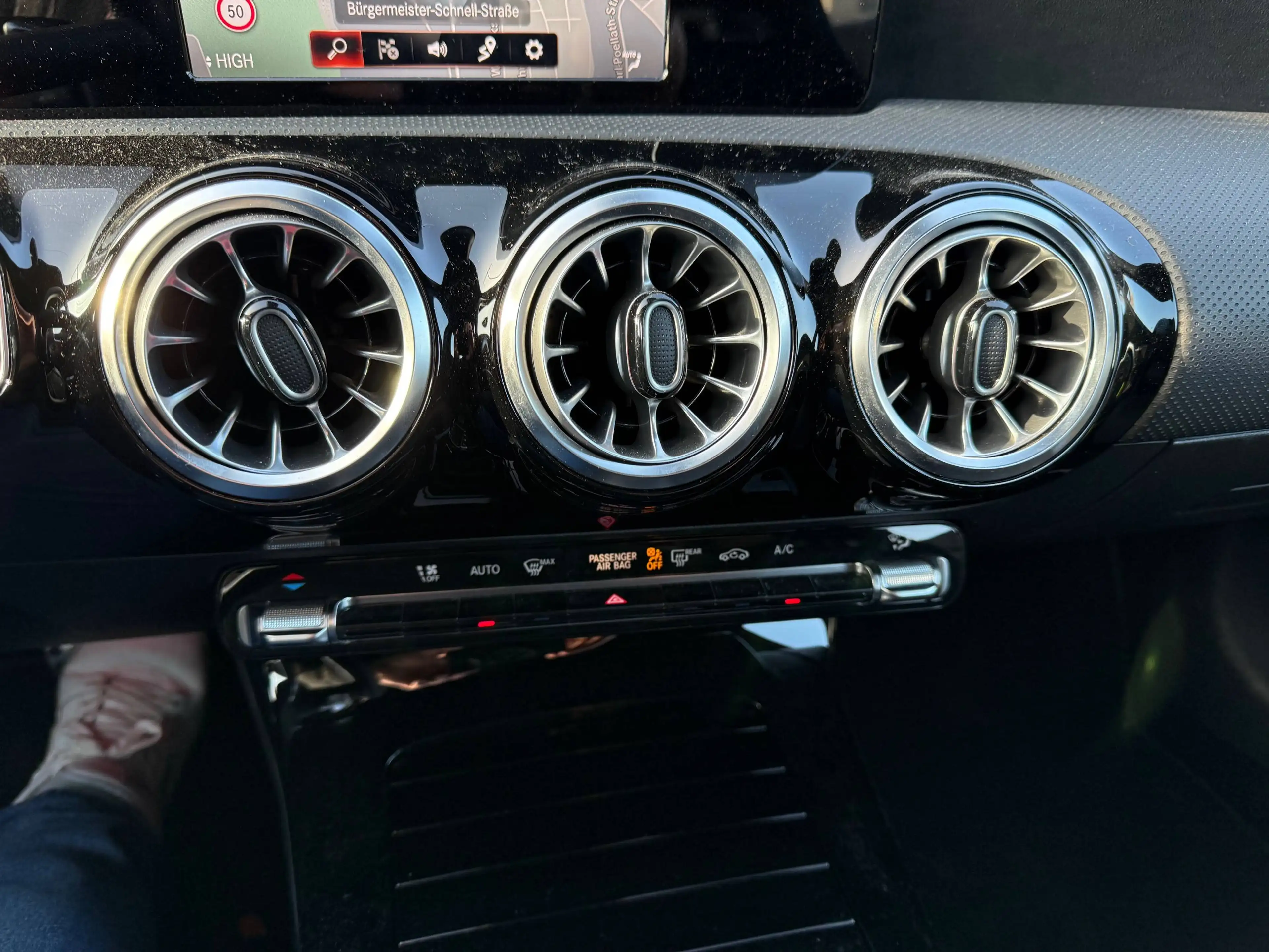 Mercedes-Benz A 220 d DCT AMG ParkAssist Navi — photo 13
