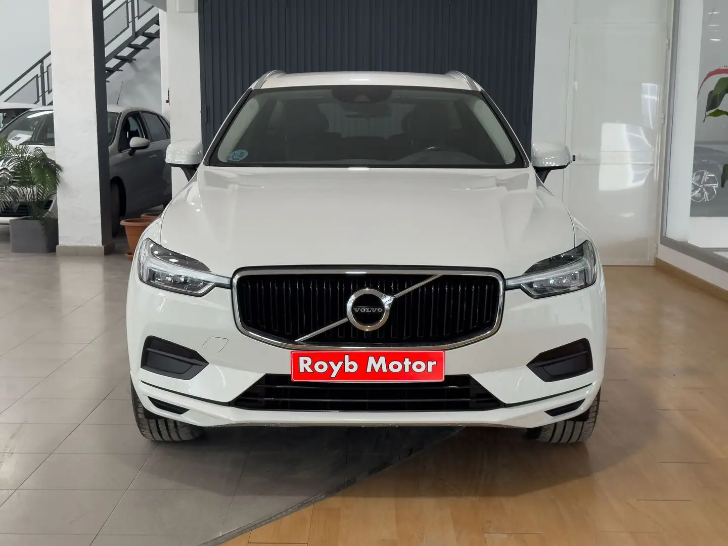 Volvo XC60 D5 Momentum AWD Aut. Blanco - 2