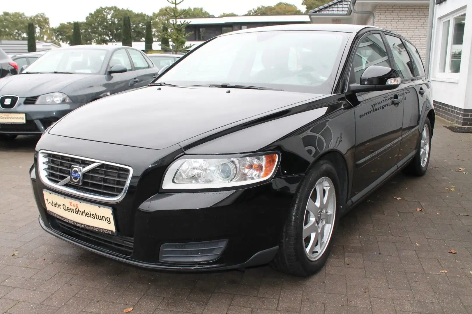 Volvo V50 Kombi 1.6 D Drive Kinetic *TÜV-NEU* Schwarz - 2