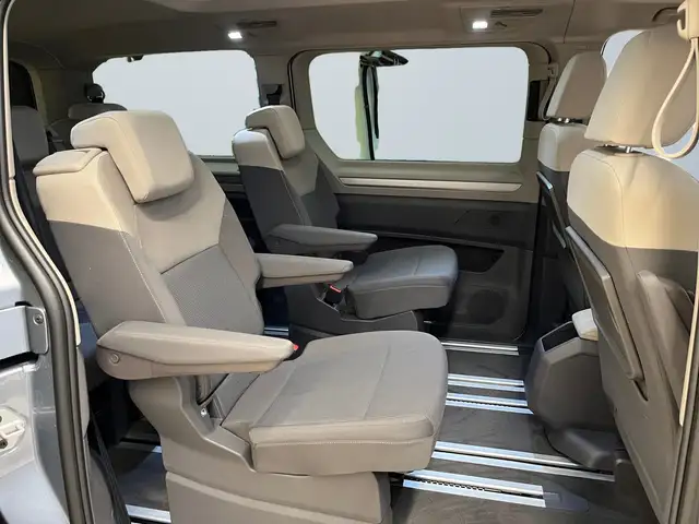 Volkswagen Multivan view 11