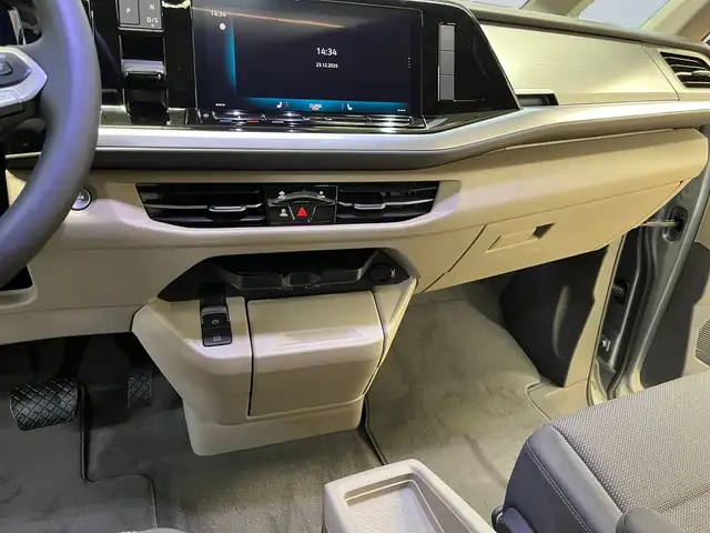 Volkswagen Multivan view 9