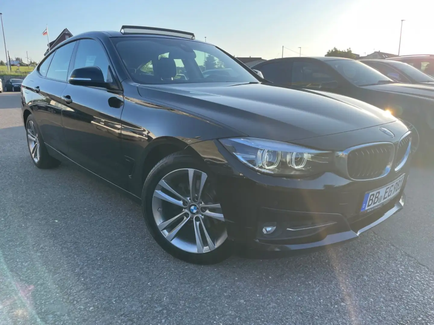 BMW 318 Sportlien PANO R-KAM H-UP PROF Schwarz - 1