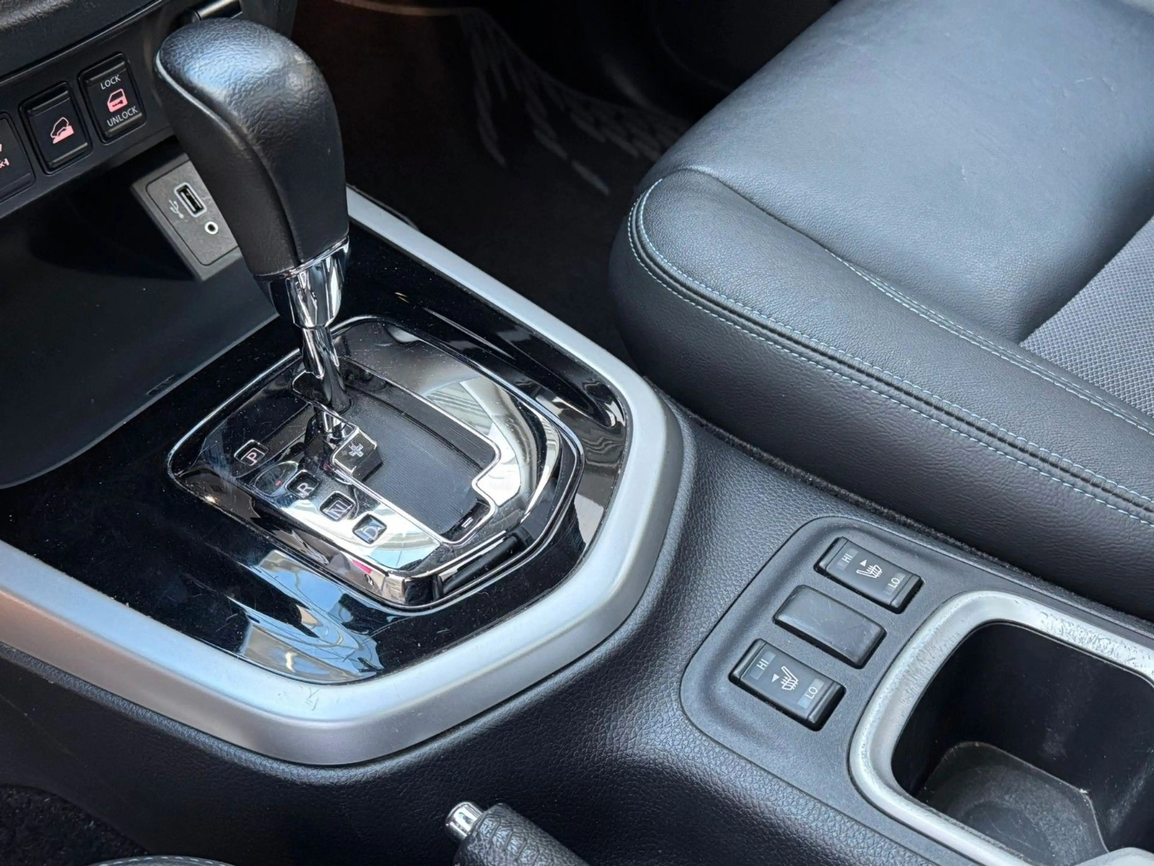 Nissan Navara NP300 N-Guard Double Cab Top gepflegt — photo 13