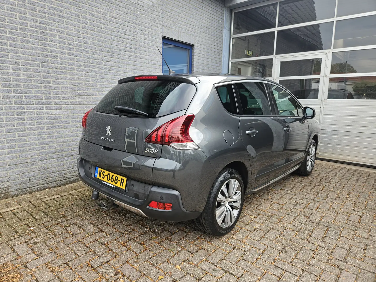 Peugeot 3008 1.2 PureTech Style nieuwemotor bij 150 dkm Grau - 2