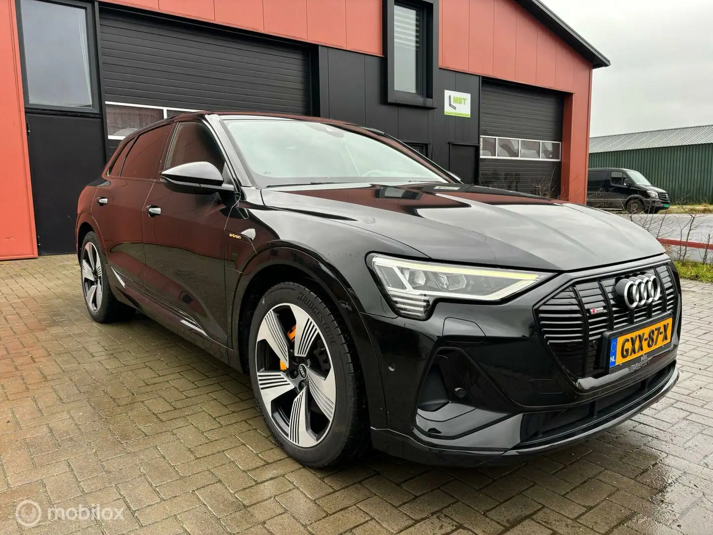 Audi e-tron 55 quattro S edition 95 kWh Zwart - 2