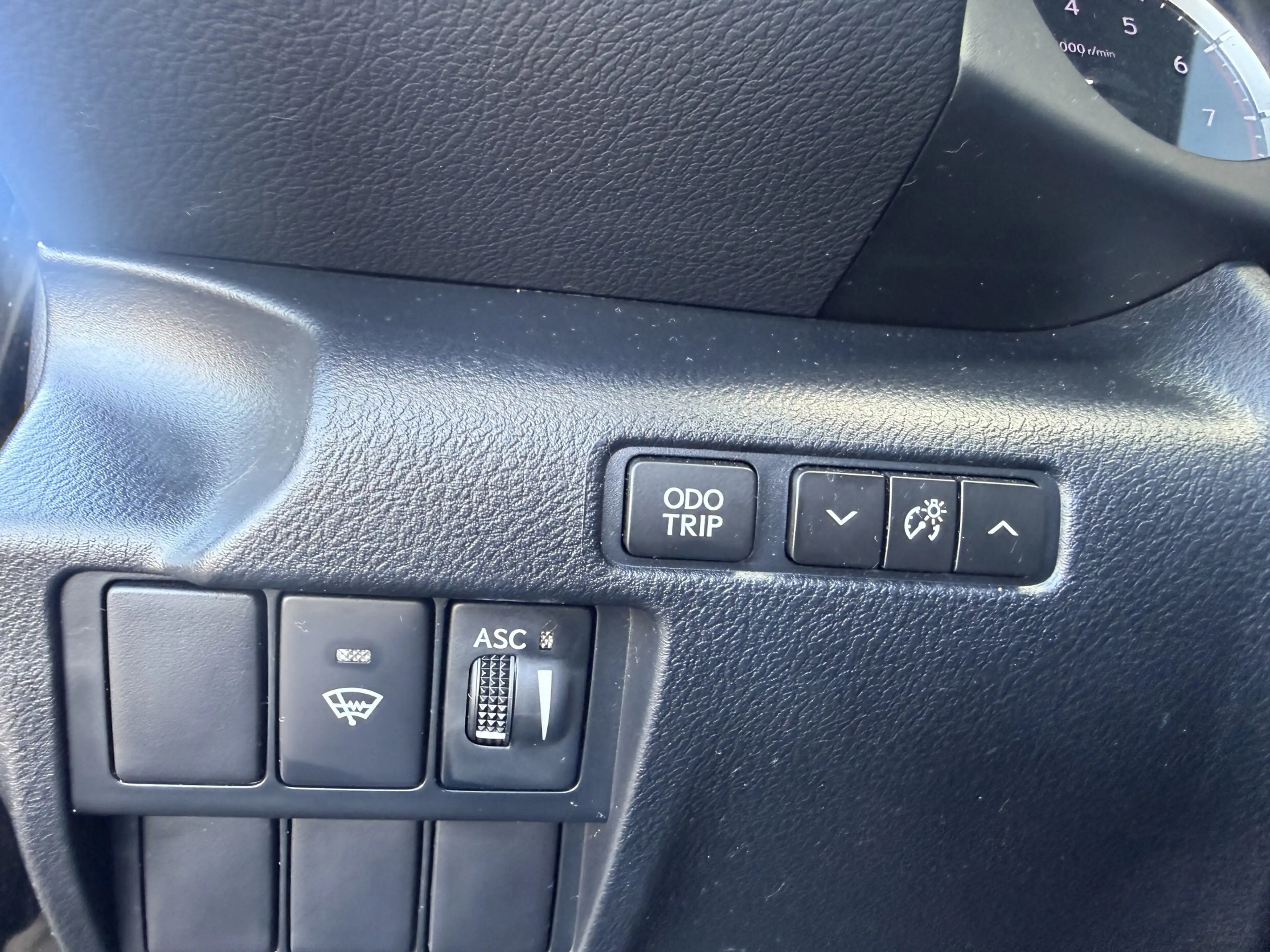 Lexus IS 300 300h — photo 15