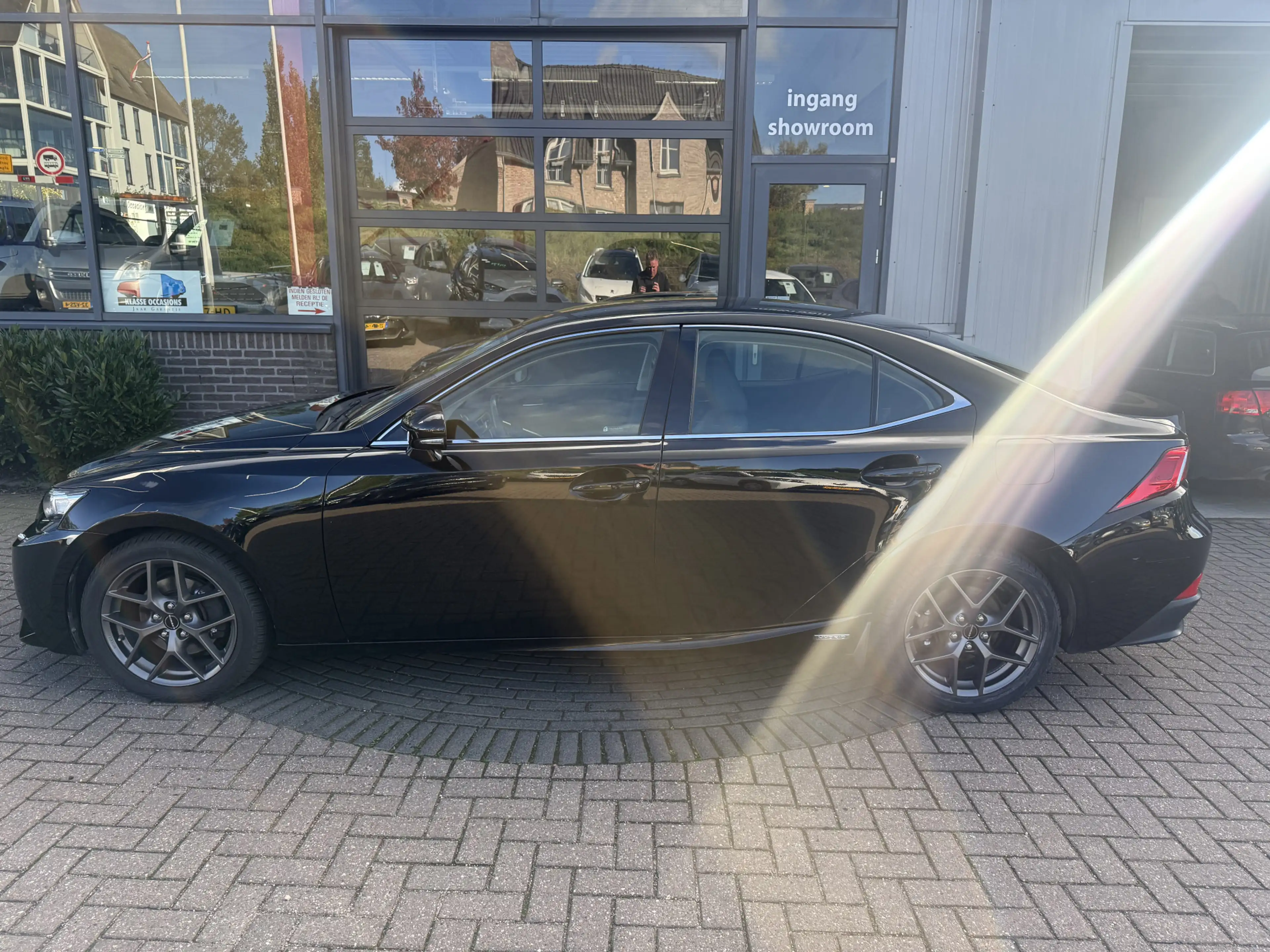 Lexus IS 300 300h — photo 4