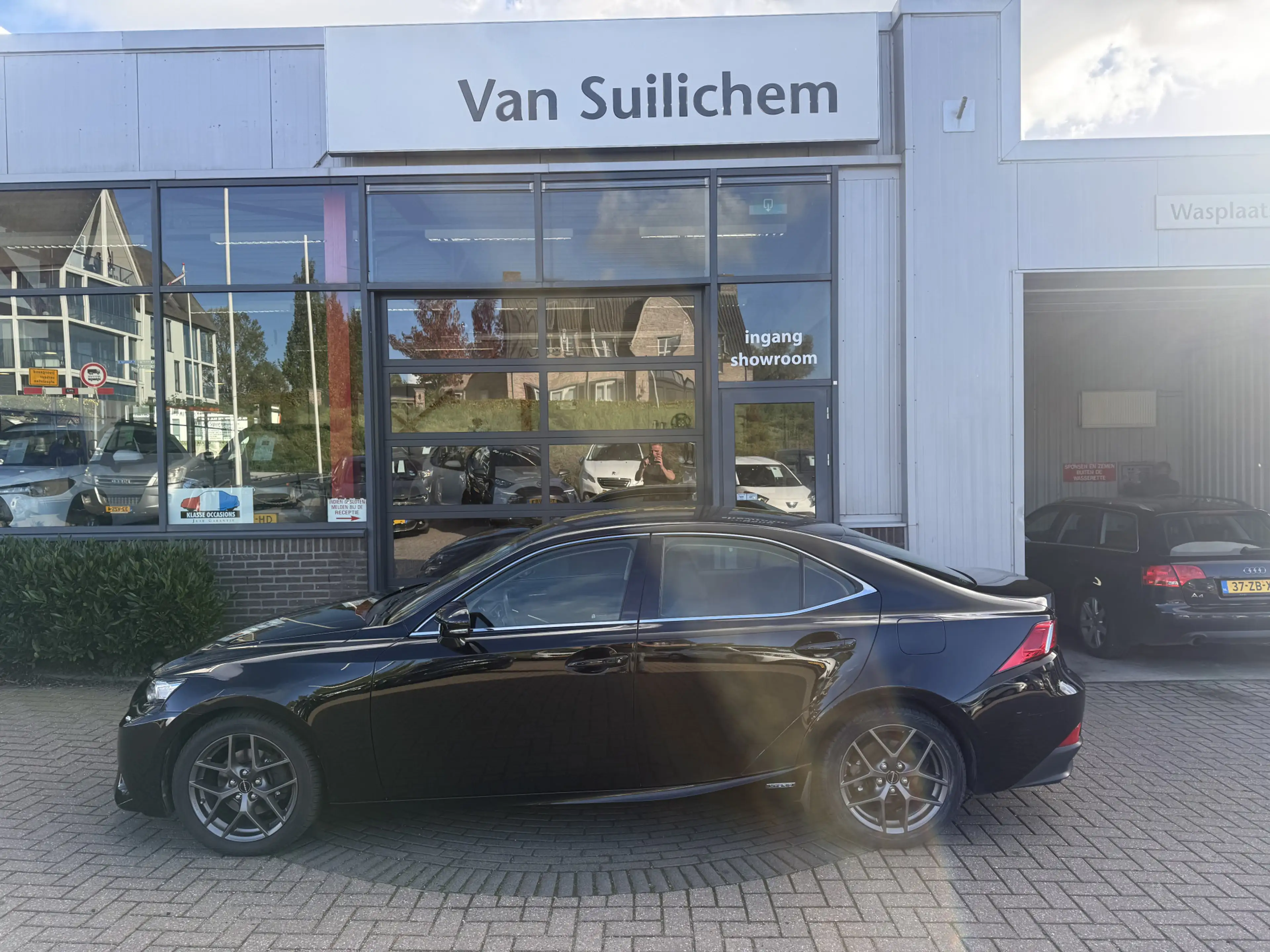 Lexus IS 300 300h — photo 2