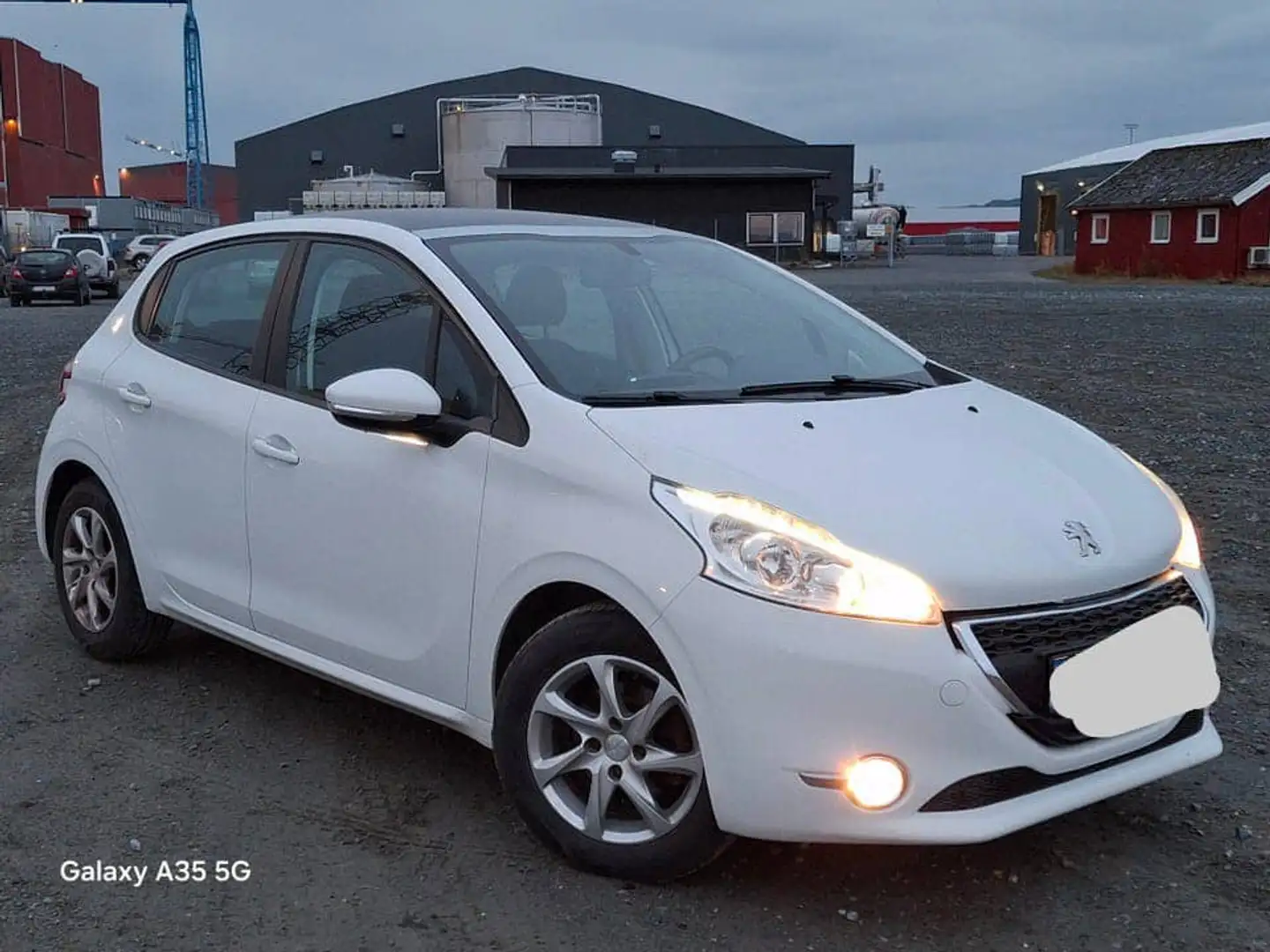 Peugeot 208 208 1.6 e-HDi 92ch BVM5 Féline - 1