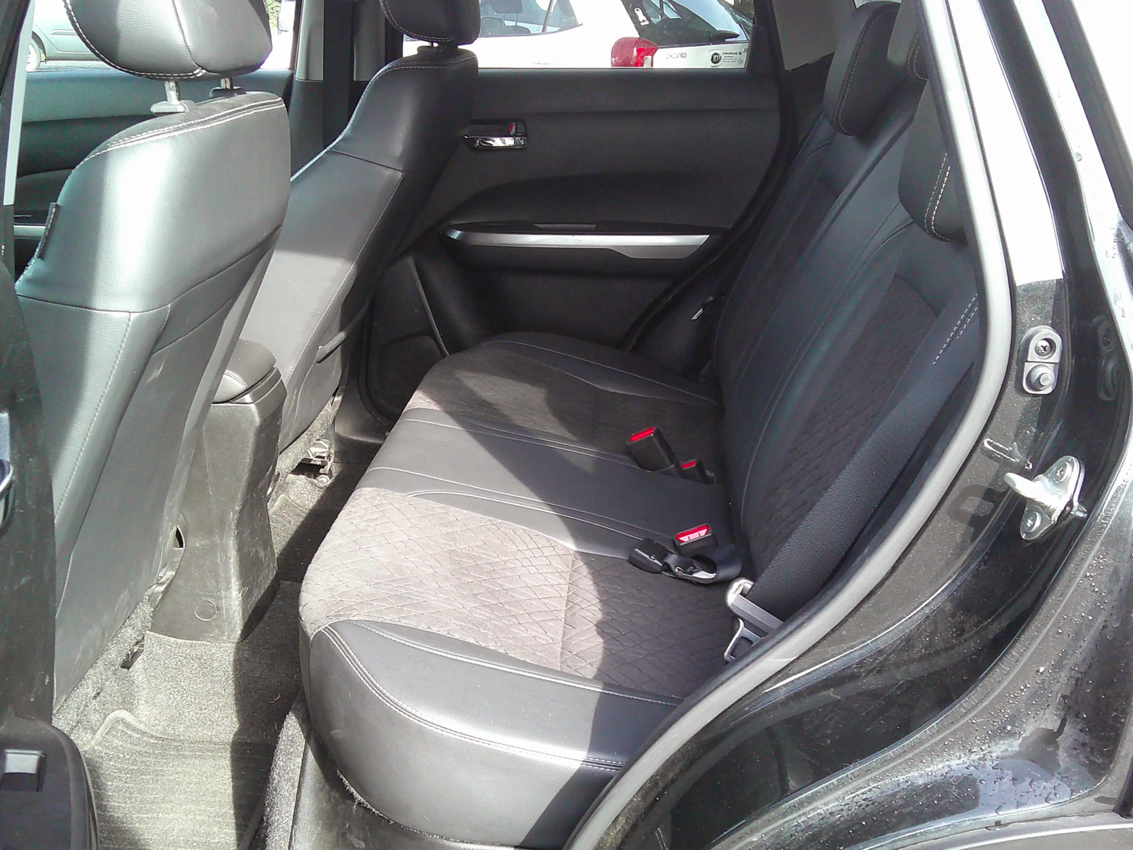 Suzuki Vitara 1.4 Boosterjet Style Smart Hybrid Staat in Hardenb — photo 11