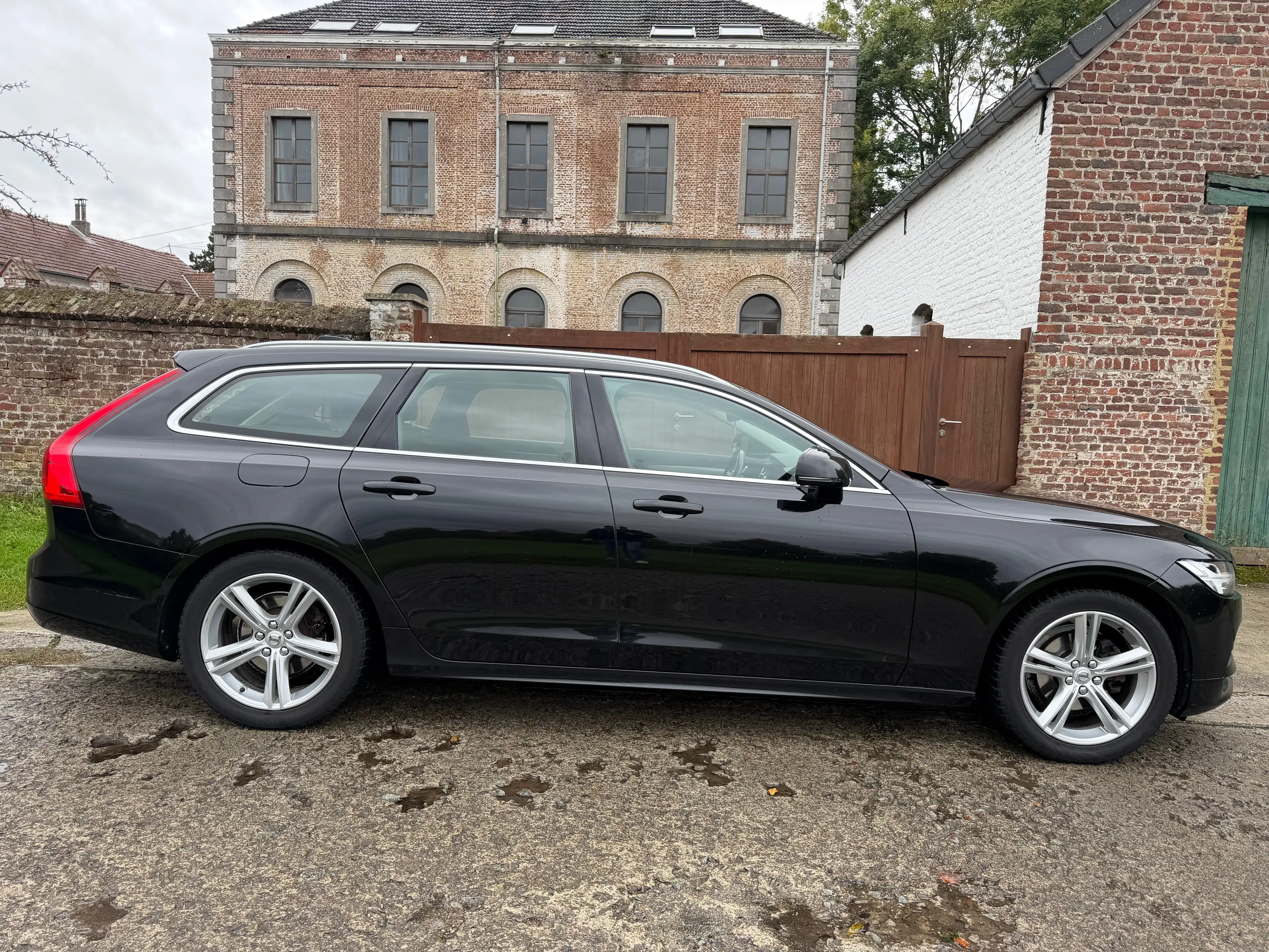 Volvo V90 2.0 D4 Geartronic AdBlue *GPS || CRUISE || PDC* — photo 2