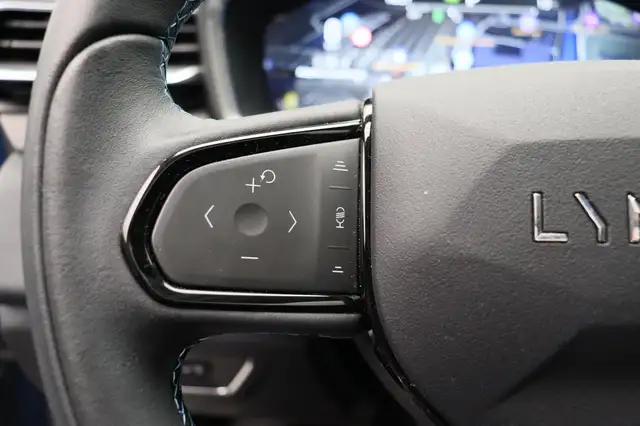 Lynk & Co 01 view 25