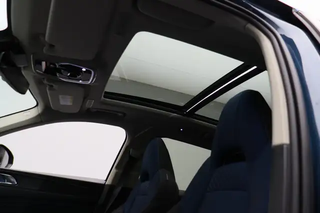 Lynk & Co 01 view 15