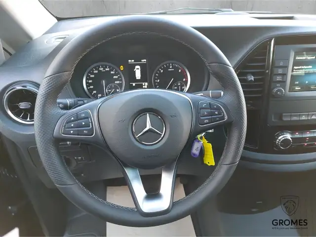 Mercedes-Benz Vito view 11