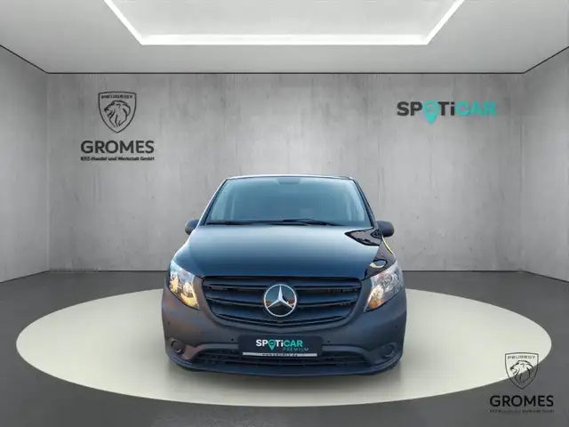 Mercedes-Benz Vito view 3