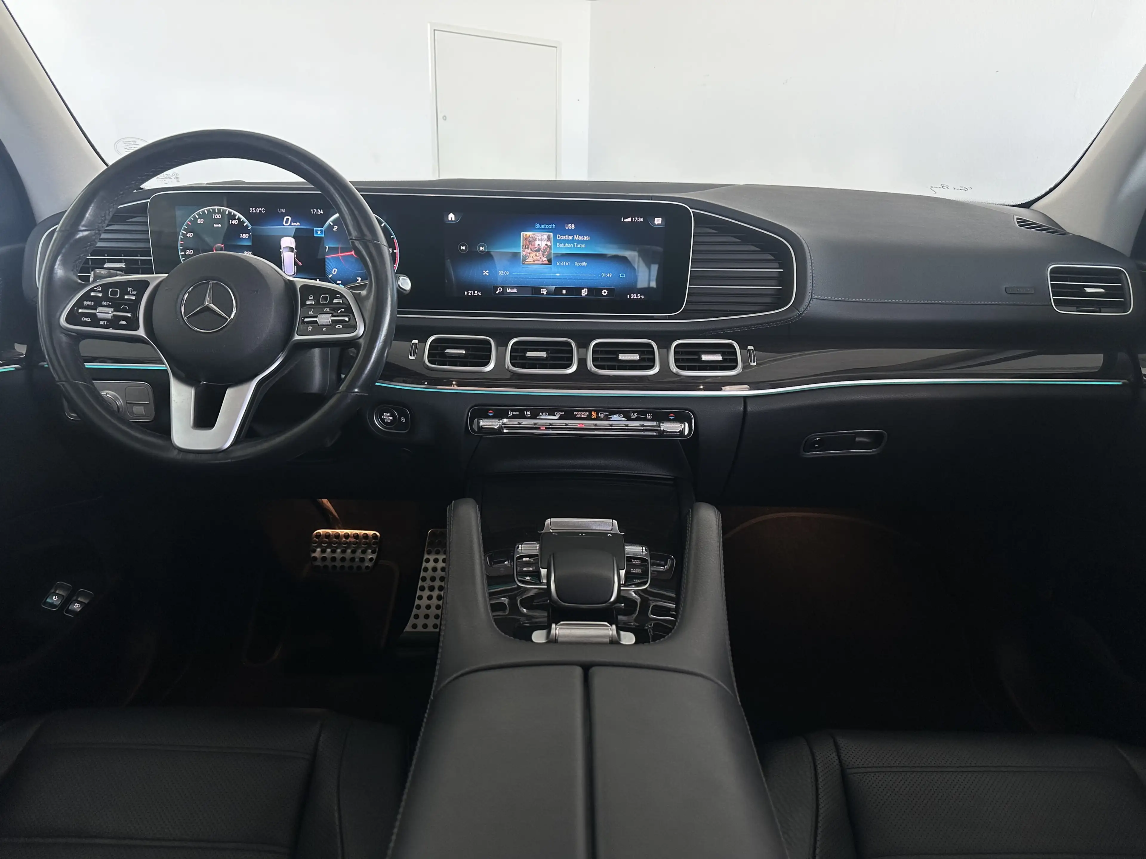 Mercedes-Benz GLS 350 AMG LINE *PANO *HUD *BURM *LUFT *DIST — photo 10