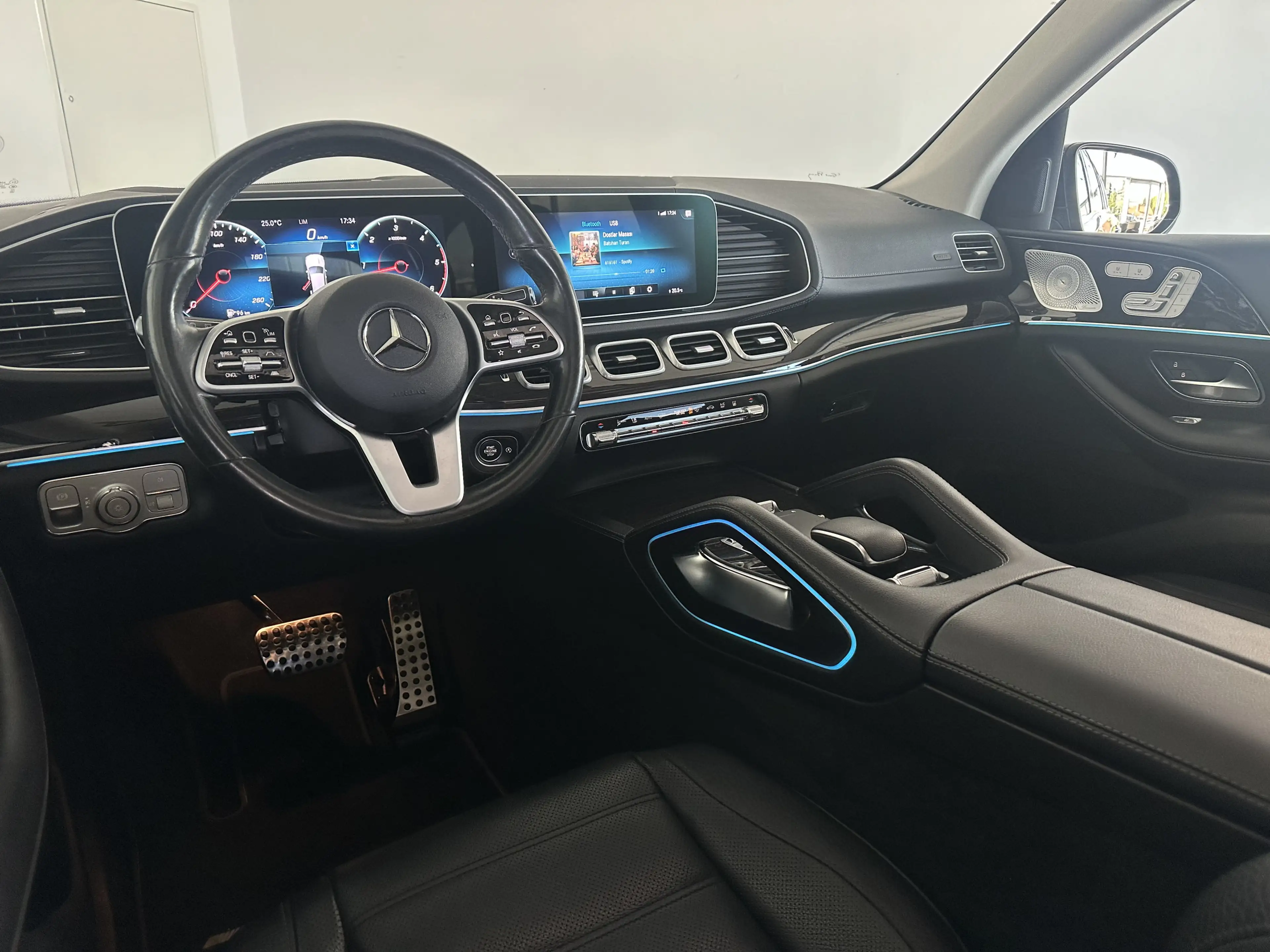 Mercedes-Benz GLS 350 AMG LINE *PANO *HUD *BURM *LUFT *DIST — photo 11