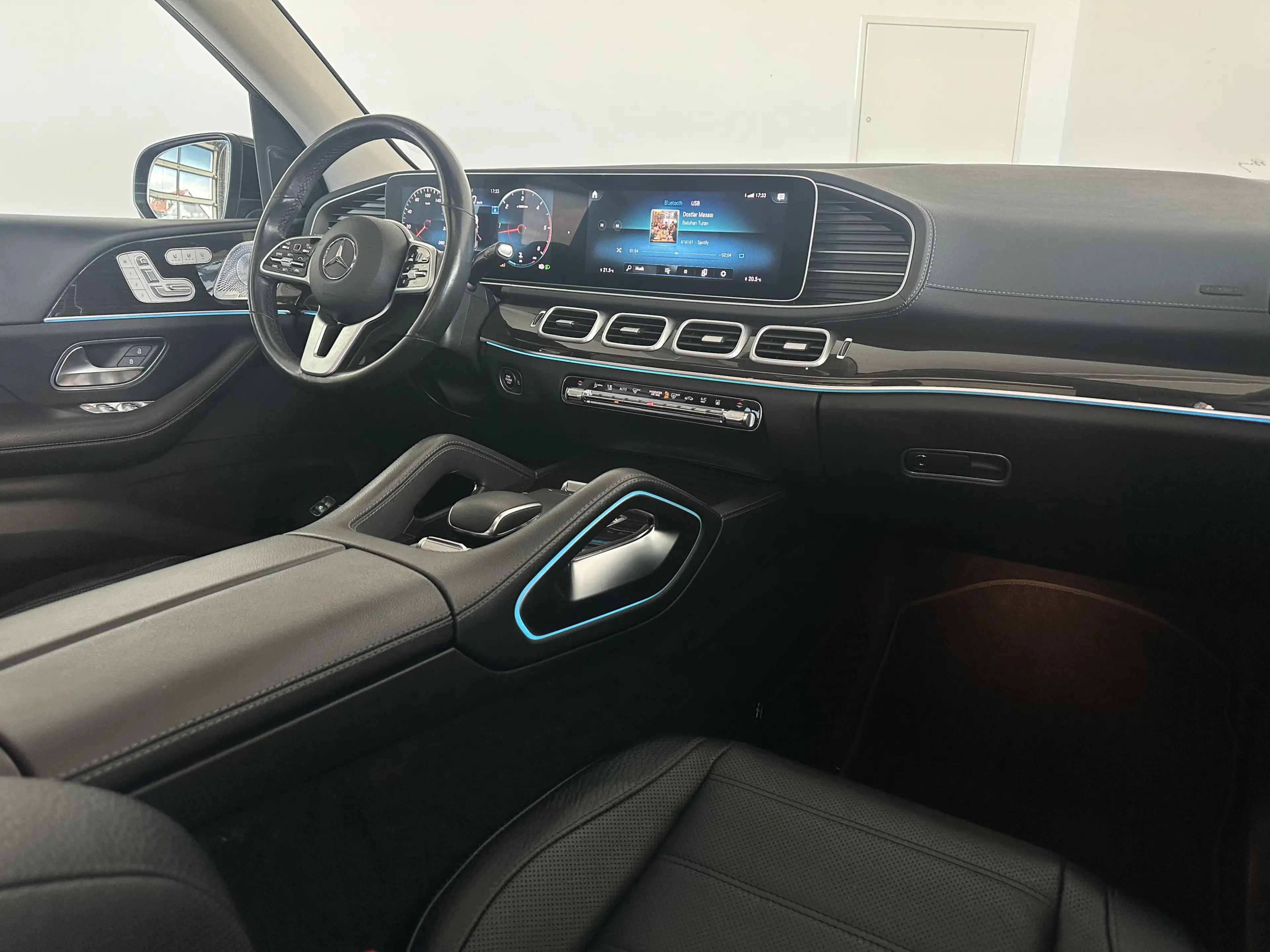 Mercedes-Benz GLS 350 AMG LINE *PANO *HUD *BURM *LUFT *DIST — photo 9