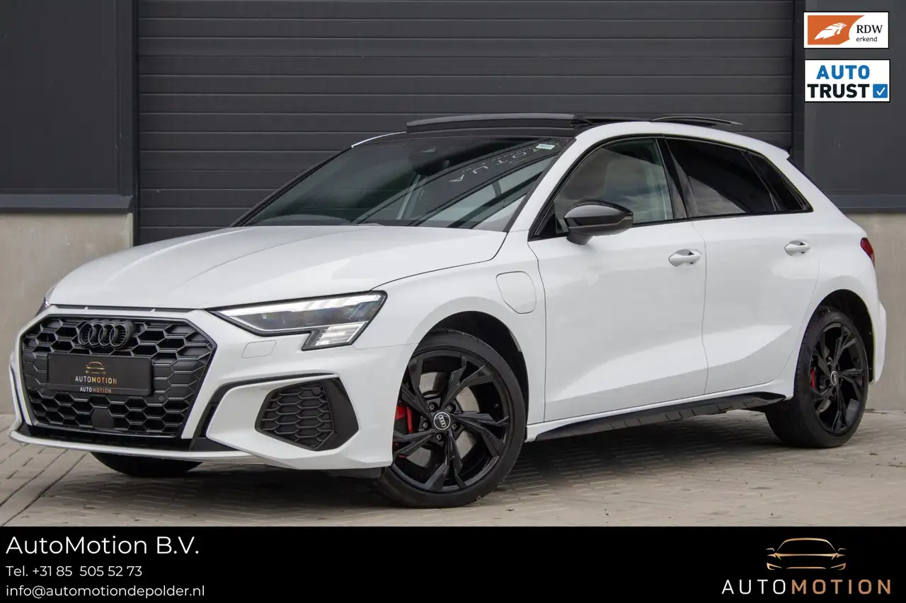 Audi A3 Sportback 45 TFSIe S line Competition PANO MAXTON