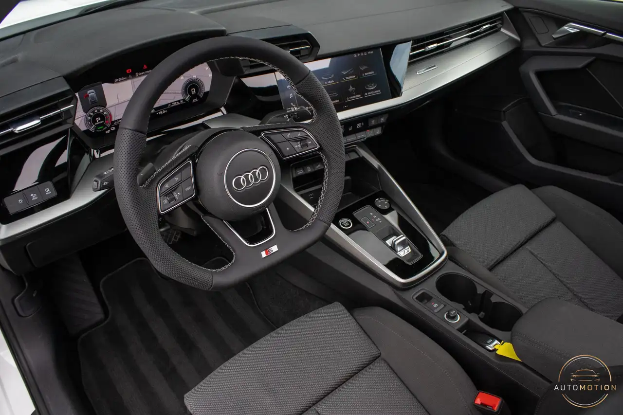 Audi A3 Sportback 45 TFSIe S line Competition PANO MAXTON, миниатюра 3