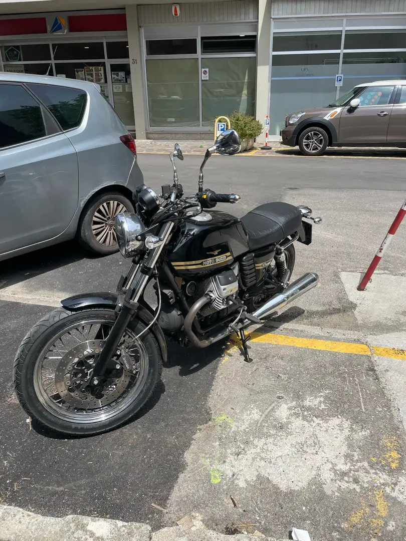 Moto Guzzi V 7 classic Negru - 1