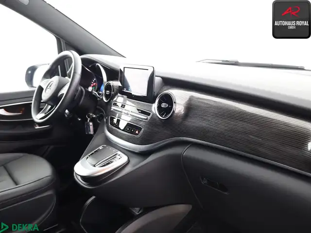 Mercedes-Benz V-Class view 10