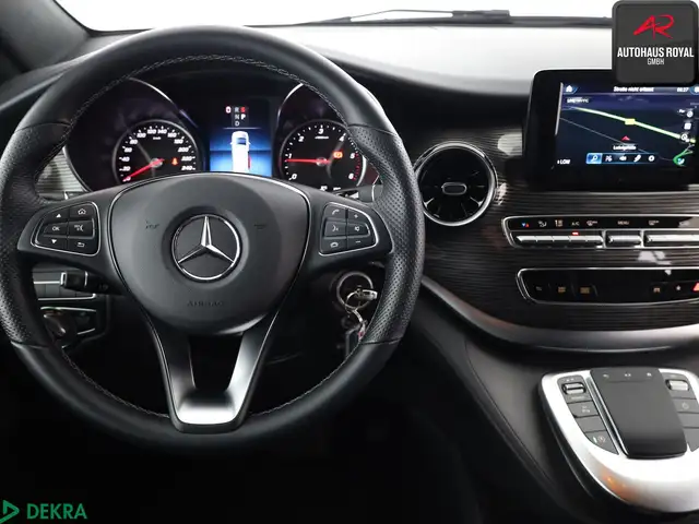 Mercedes-Benz V-Class view 9