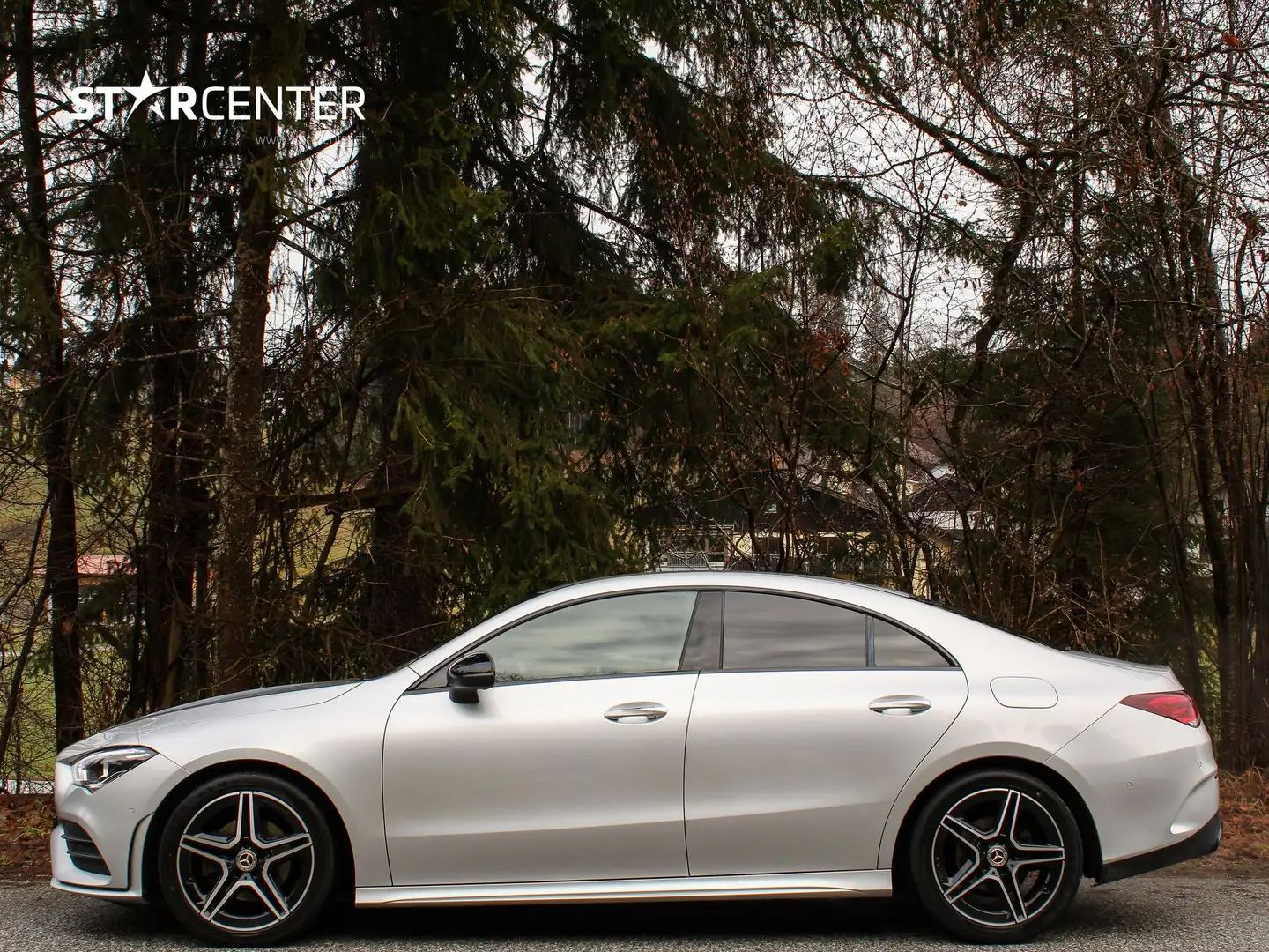 Mercedes-Benz CLA 180 d Coupe AMG Line Silber - 2