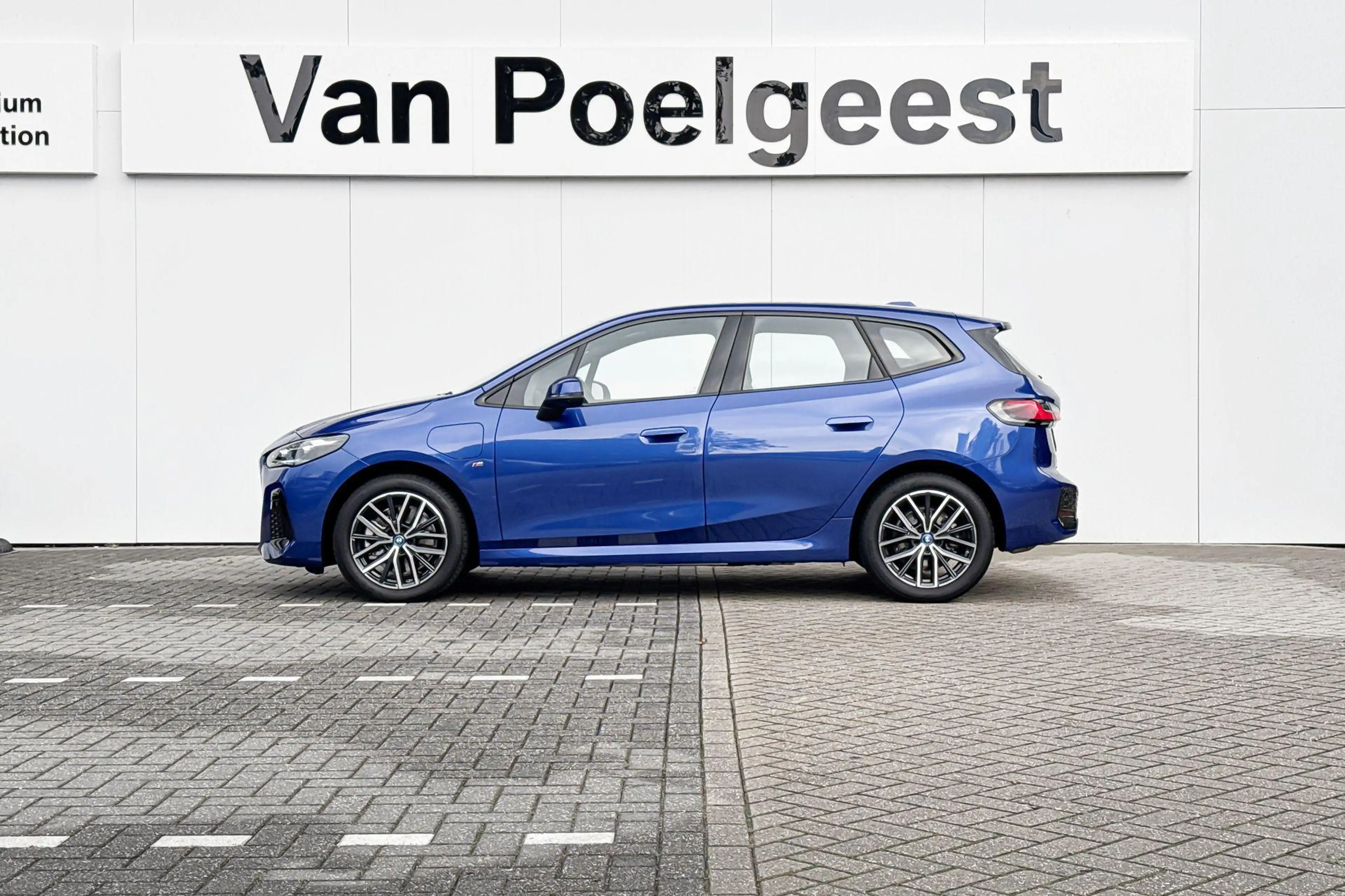 BMW 230 2 Serie Active Tourer 230e xDrive — photo 2