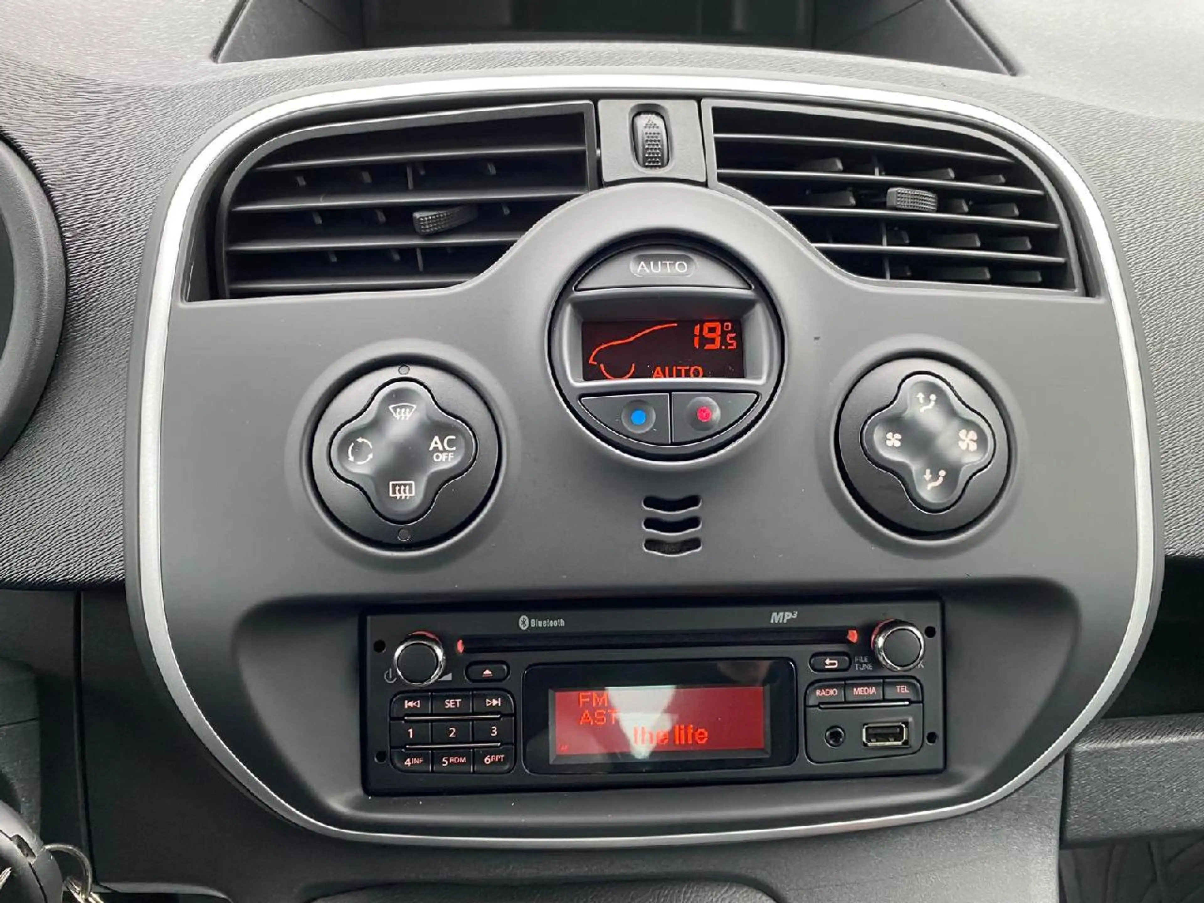 Renault Kangoo TCe 115 Limited AHK*CD*MP3*PDC*Bluetooth — photo 15