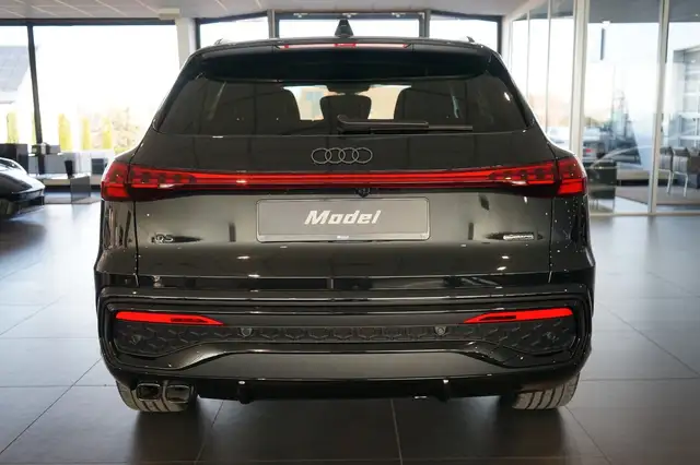 Audi Q5 view 4