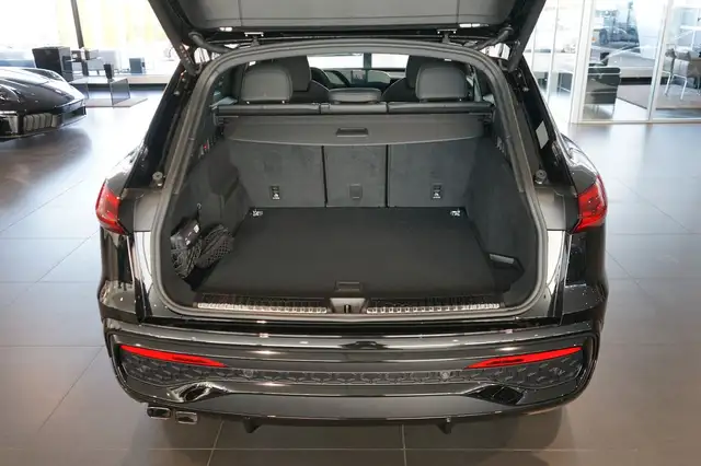 Audi Q5 view 5