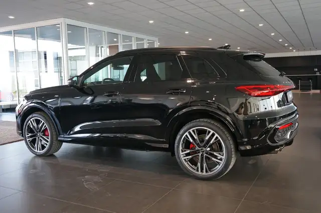 Audi Q5 view 2