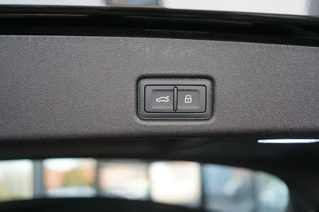 Audi Q5 view 12
