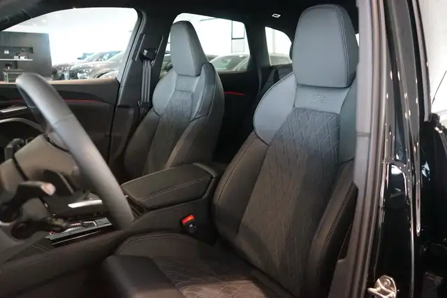 Audi Q5 view 8