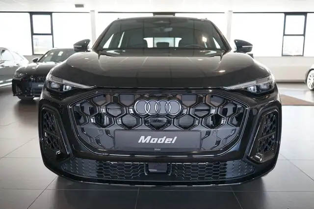 Audi Q5 view 3