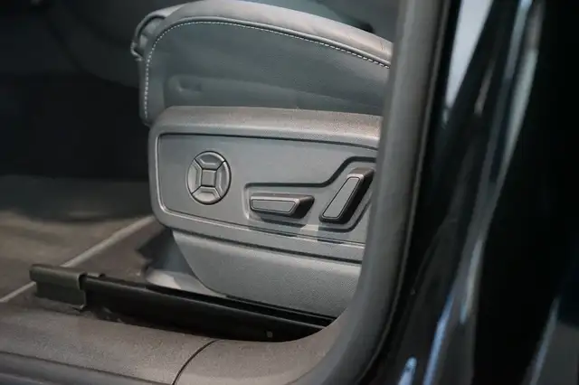 Audi Q5 view 14