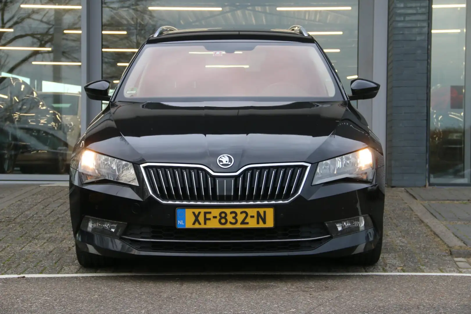 Skoda Superb Combi 2.0 TDI Style Business NETTO EXPORT PRICE Zwart - 2