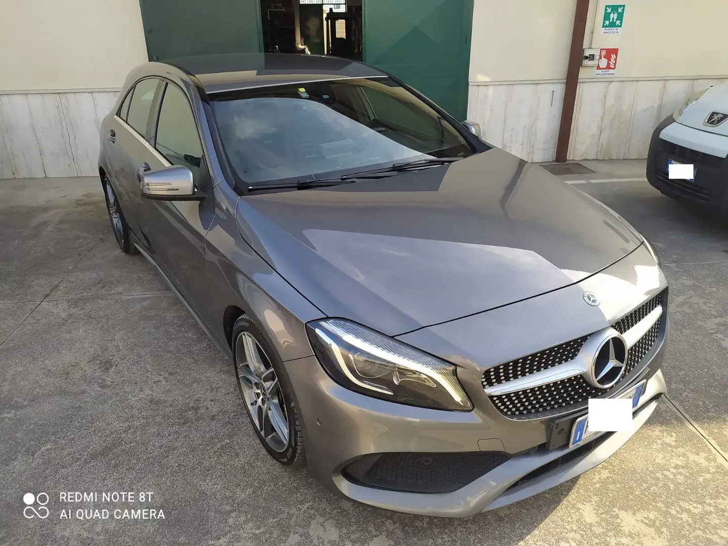 Mercedes-Benz A 180 d Premium auto my16 Gris - 2