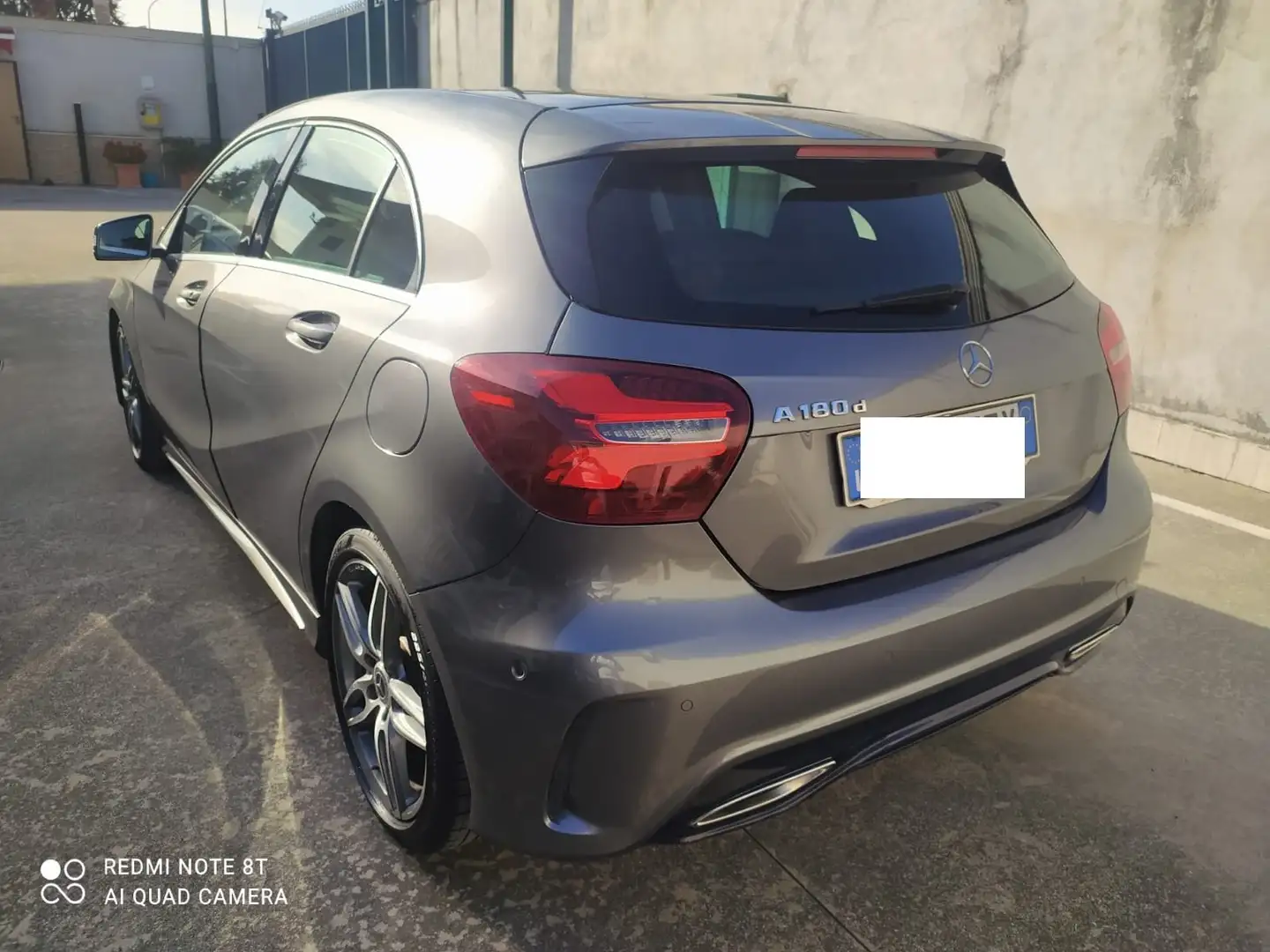 Mercedes-Benz A 180 d Premium auto my16 Gris - 1