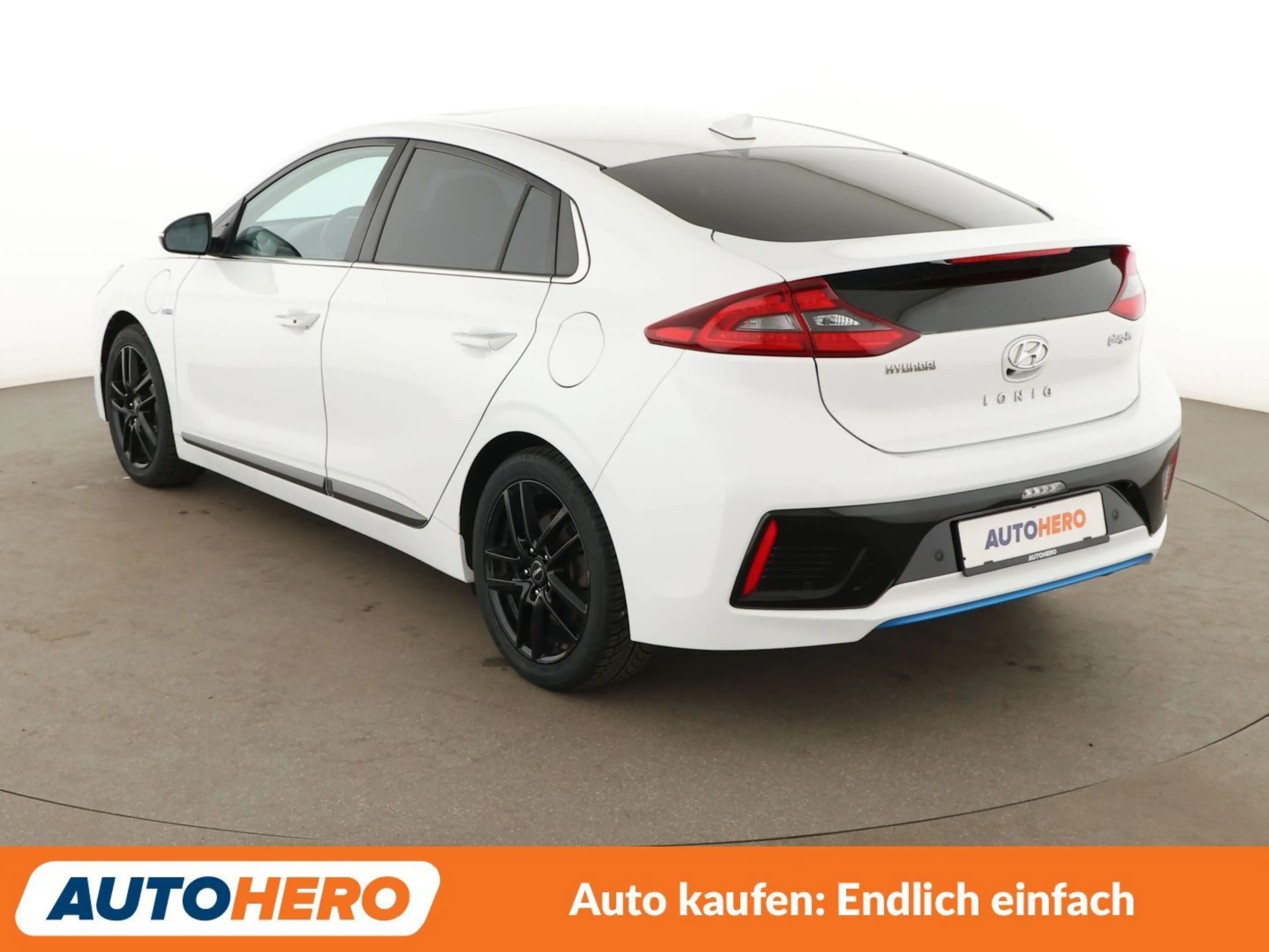 Hyundai IONIQ 1.6 Hybrid Premium Aut.*NAVI*BI-XENON*ACC*CAM*PDC* — photo 4