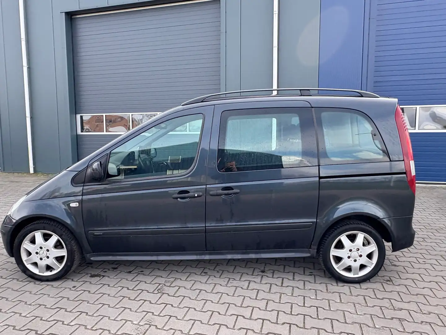 Mercedes-Benz Vaneo 1.6 Ambiente Airco Automaat Negro - 2