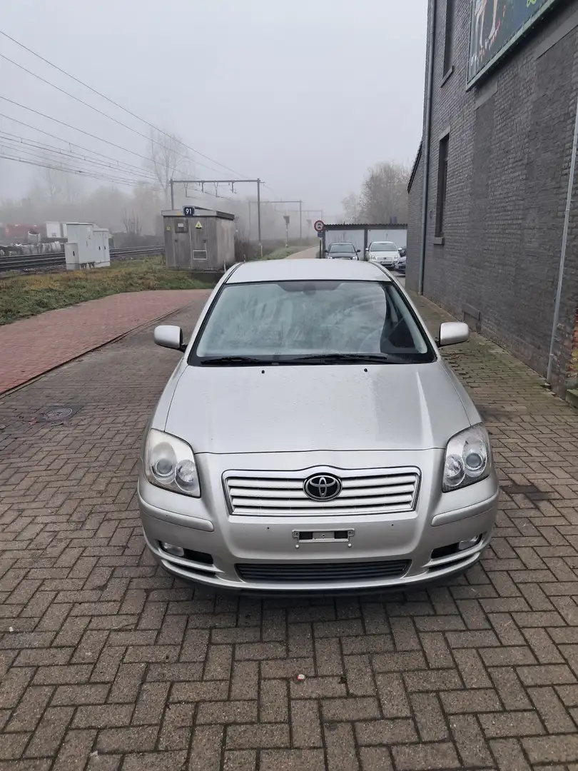 Toyota Avensis 1.8i VVT-i 16v Linea Luna - 1
