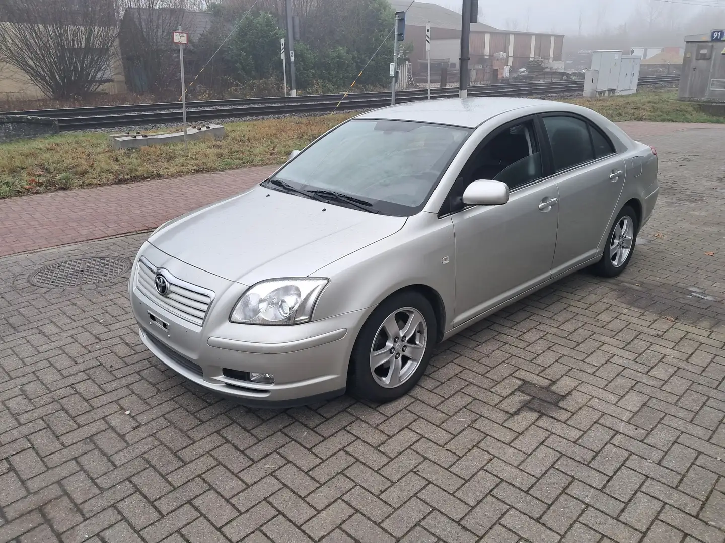 Toyota Avensis 1.8i VVT-i 16v Linea Luna - 2