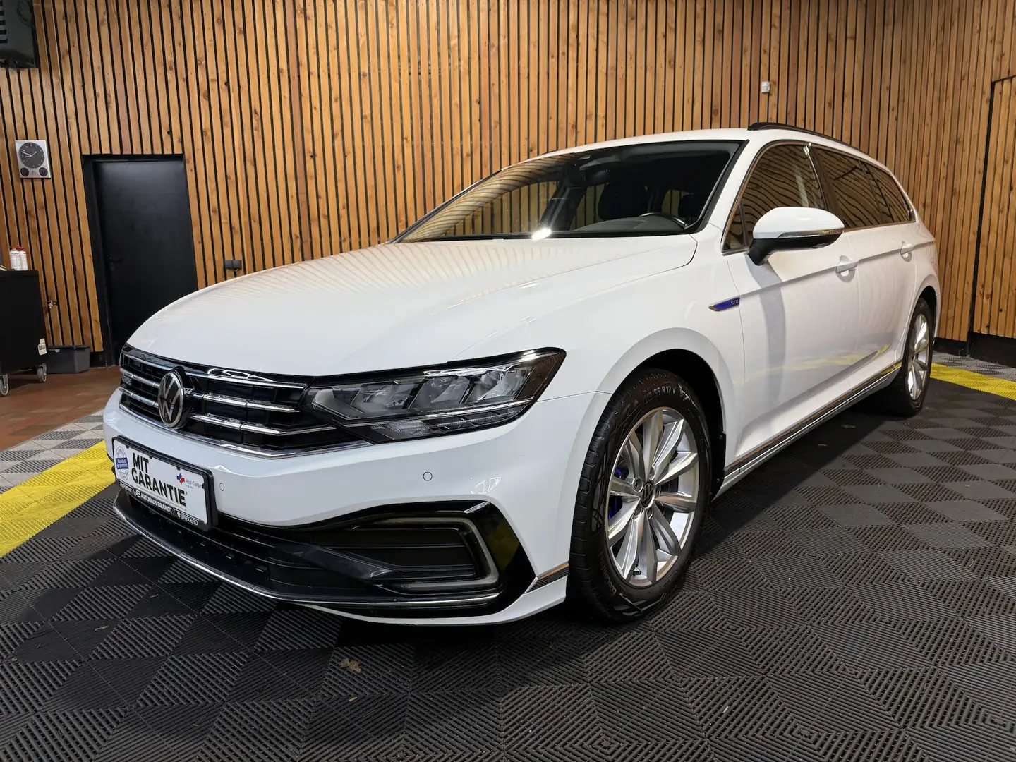 Volkswagen Passat Variant GTE DSG *Navi*Kam*AHK*Virtual*ACC Weiß - 1