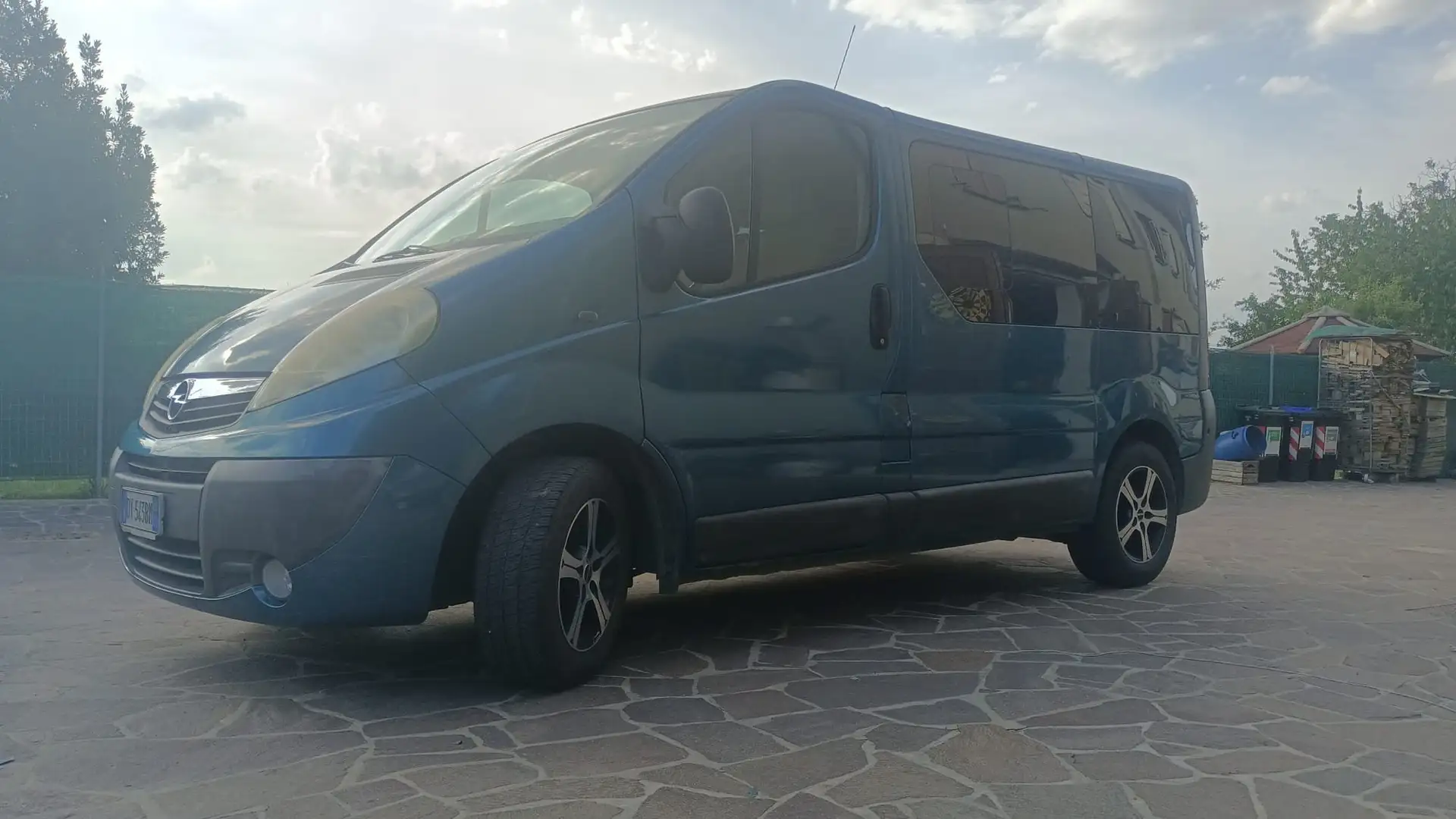 Opel Vivaro Benzina GPL Bleu - 2
