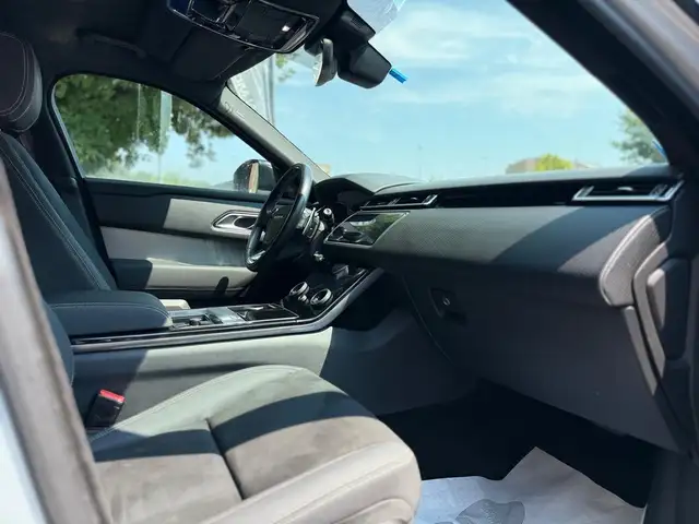 Land Rover Range Rover Velar view 13