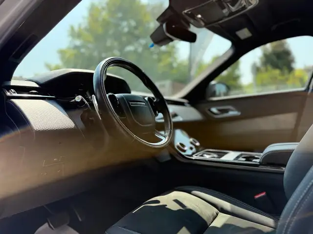 Land Rover Range Rover Velar view 15